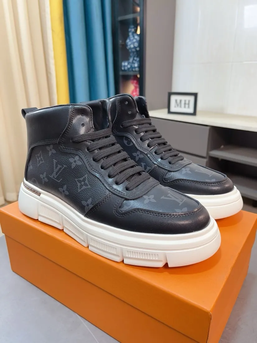 Men's shoes 💰440🌹🌹GUCCI [Gucci] New high-top men's shoes, a high-end brand, the latest fashionable casual men's shoes, trendy and versatile, relaxed and sporty style, uppers imported from Italy, first-layer cowhide, genuine leather lining, and ultra-fine workmanship. Original personalized fashionable rubber wear-resistant outsole, light and comfortable on the foot, size 38-44